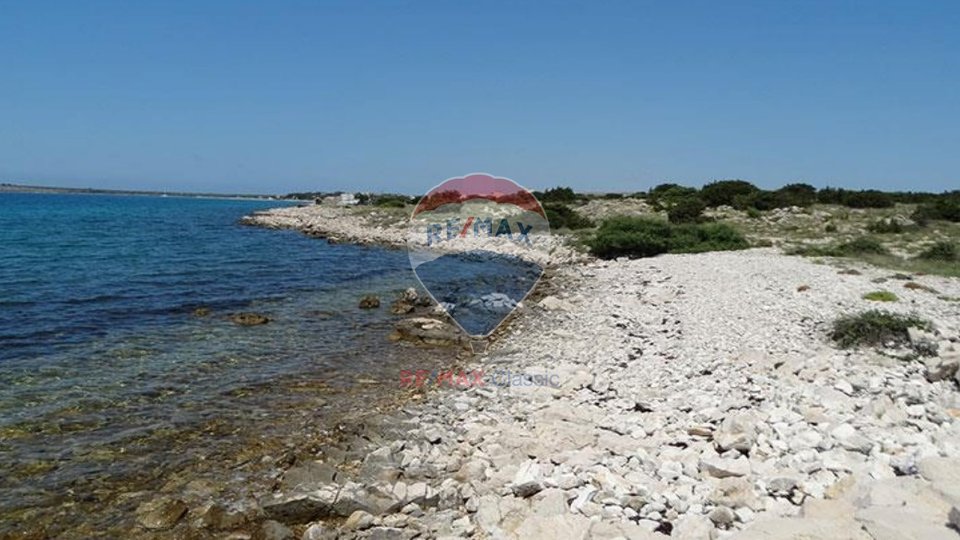 Beautiful plot of land on the first row to the sea, 129923 m2