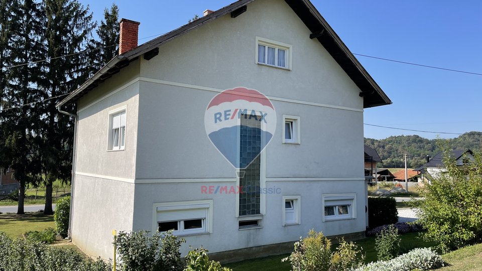 Great house in the very center of Mače