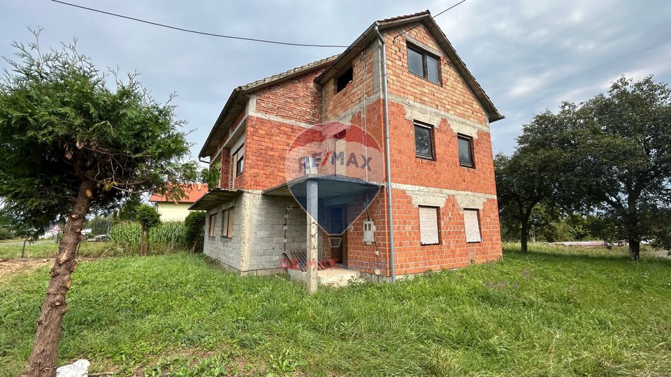 KUĆA 195M2+POSLOVNA ZGRADA 340M2+DRVENA KUĆA 45M2