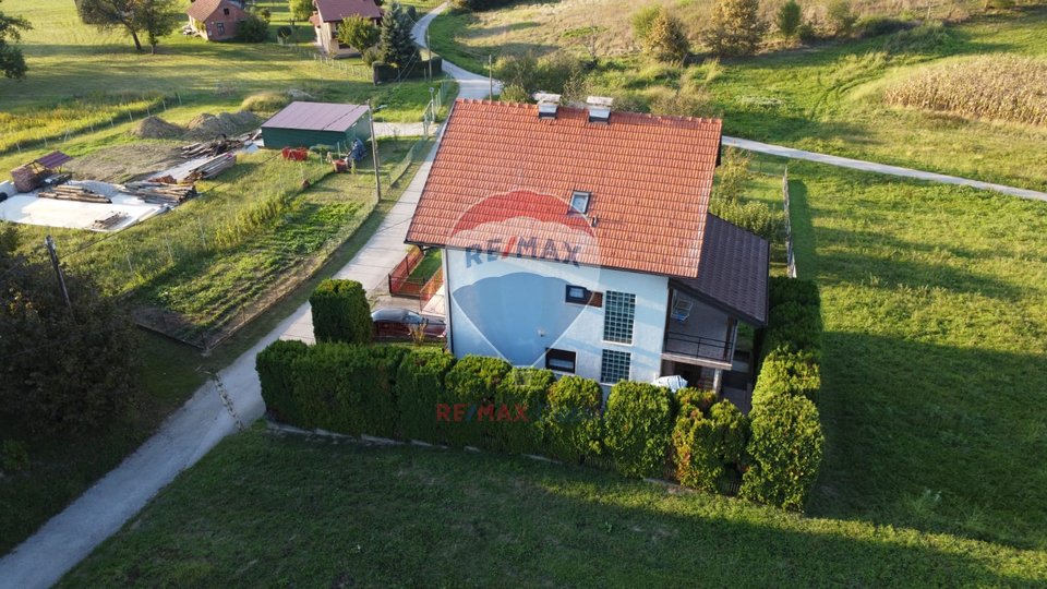 HOUSE 180m2, QUIET LOCATION, NEAR THE CENTER OF OROSLAVJE