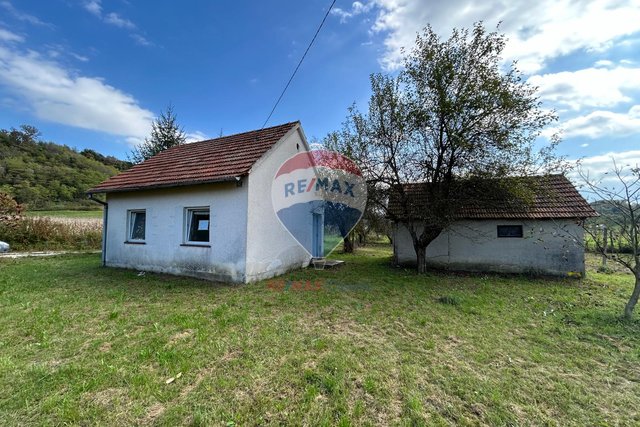 HOUSE 36m2, READY FOR RENOVATION, QUIET LOCATION, IVANIĆ DESINIĆKI