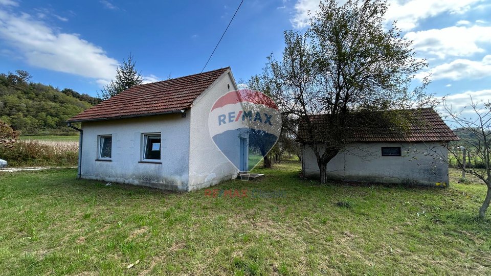 HOUSE 36m2, READY FOR RENOVATION, QUIET LOCATION, IVANIĆ DESINIĆKI