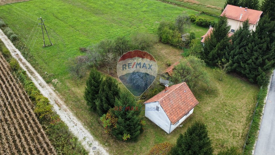 HOUSE 36m2, READY FOR RENOVATION, QUIET LOCATION, IVANIĆ DESINIĆKI