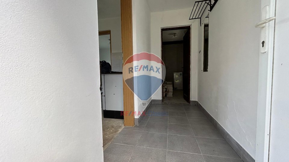 HOUSE 36m2, READY FOR RENOVATION, QUIET LOCATION, IVANIĆ DESINIĆKI