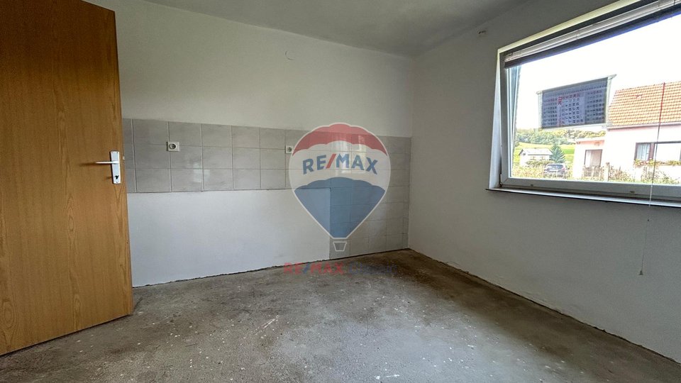 HOUSE 36m2, READY FOR RENOVATION, QUIET LOCATION, IVANIĆ DESINIĆKI