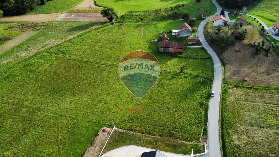 BUILDING LAND 1000 m2, WITH MAIN PROJECT AND BUILDING PERMIT FOR A HOUSE, GUBAŠEVO