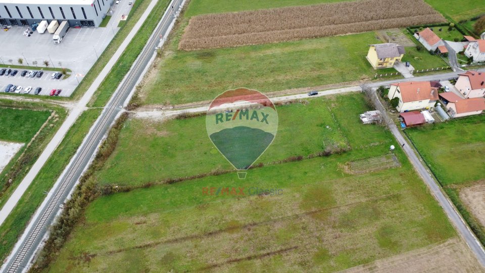 GRAĐEVINSKO ZEMLJIŠTE 3579 m2, VELIKO TRGOVIŠĆE